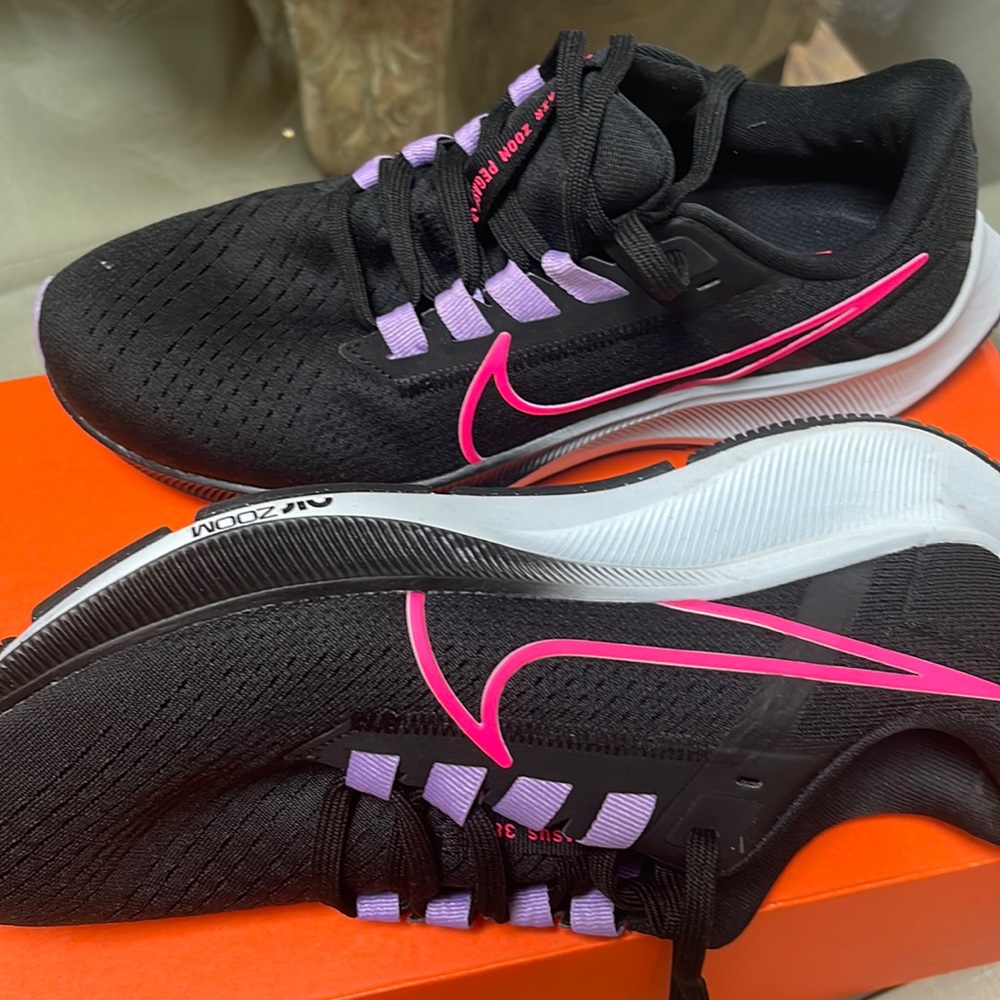 COPY - Nike zoom black woman sneaker worn once
